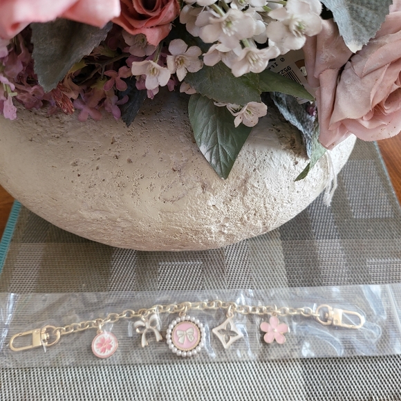 High-quality classic bagcharms/ strap extenders with lobster clasp. - Picture 8 of 13